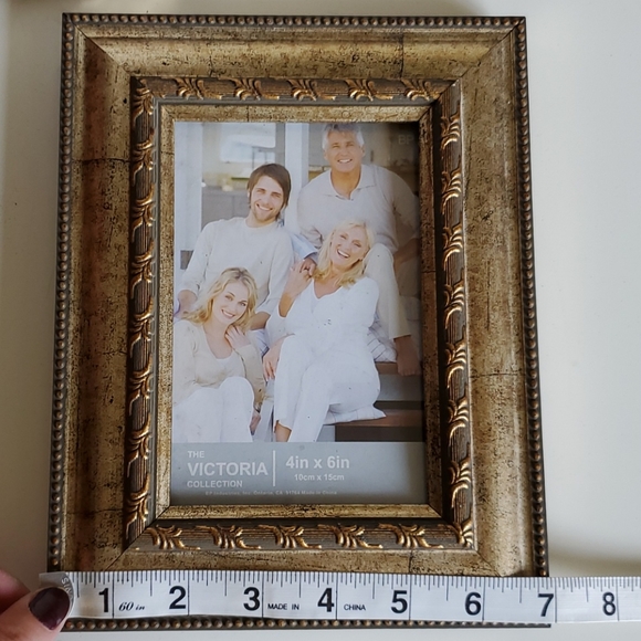 Like new! The Victoria Collection 4×6" photo frame - Picture 3 of 5
